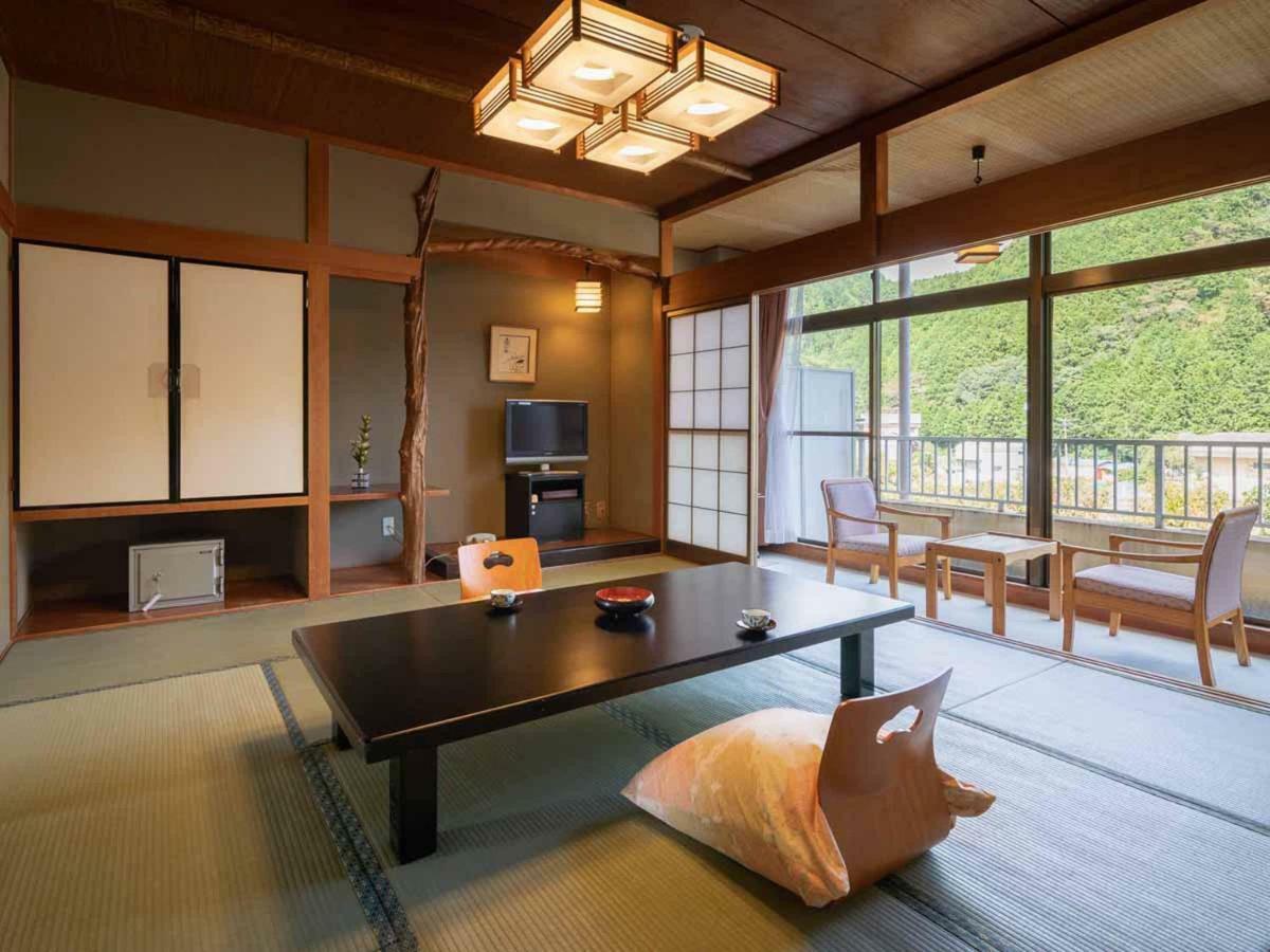 ホテル 榊原館 津市 エクステリア 写真