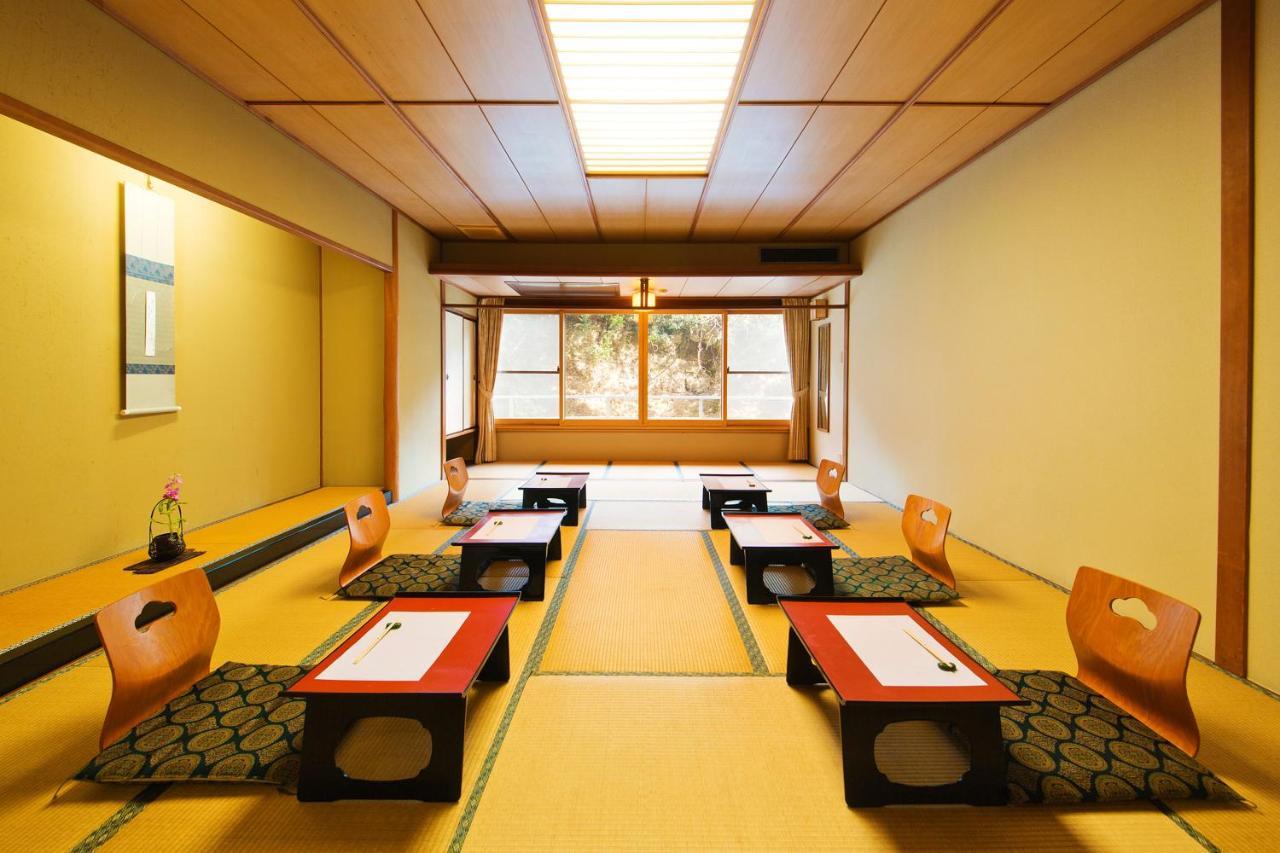 ホテル 榊原館 津市 エクステリア 写真