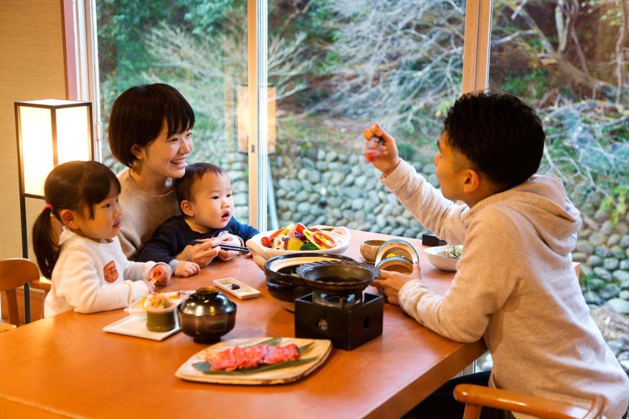 ホテル 榊原館 津市 エクステリア 写真